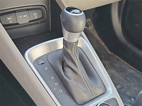 Used 2024 Hyundai Venue SEL image 20