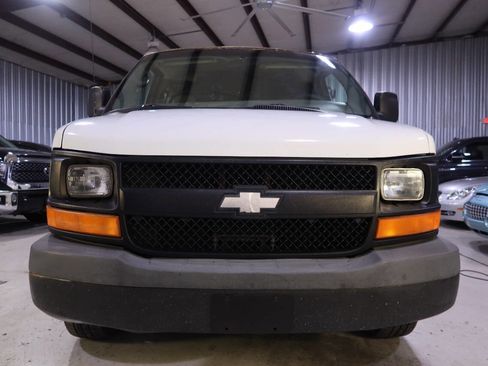 Used 2009 Chevrolet Express 2500 image 8