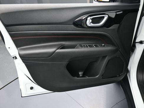 New 2026 Jeep Compass Trailhawk image 12