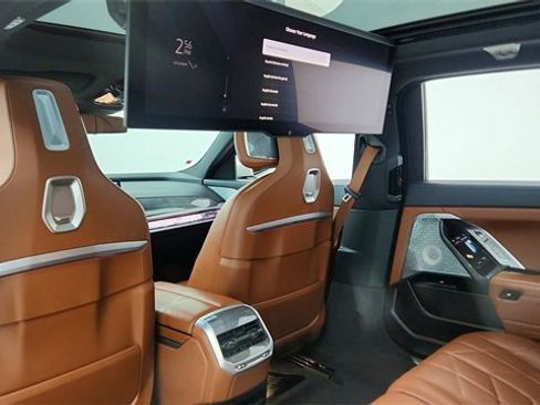 Used 2023 BMW i7 xDrive60 image 31