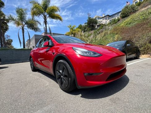 Used 2022 Tesla Model Y Long Range AWD/4WD image 4