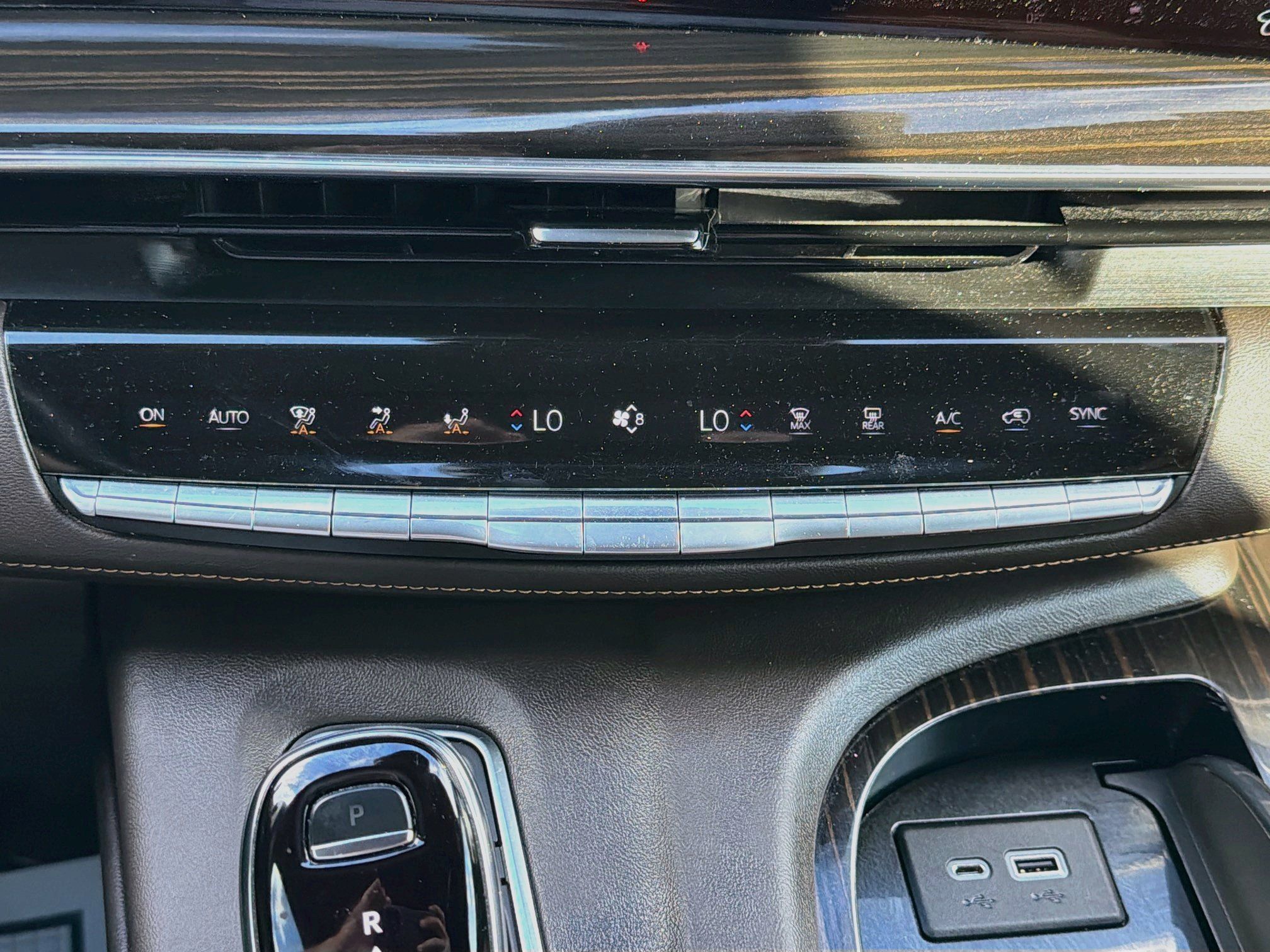 Used 2022 Cadillac Escalade Premium Luxury w/ Performance Package AWD/4WD image 36