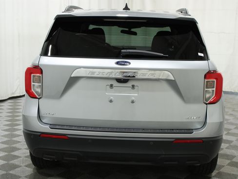 Used 2023 Ford Explorer XLT AWD/4WD image 29