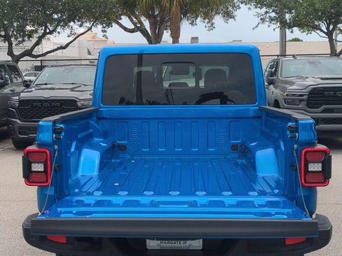 Used 2024 Jeep Gladiator Sport AWD/4WD image 14