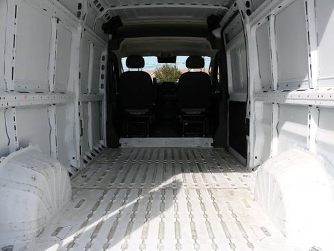 Used 2024 RAM ProMaster 2500 w/ Convenience Group FWD image 11