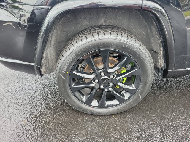 Used 2022 Jeep Grand Cherokee Laredo AWD/4WD image 17