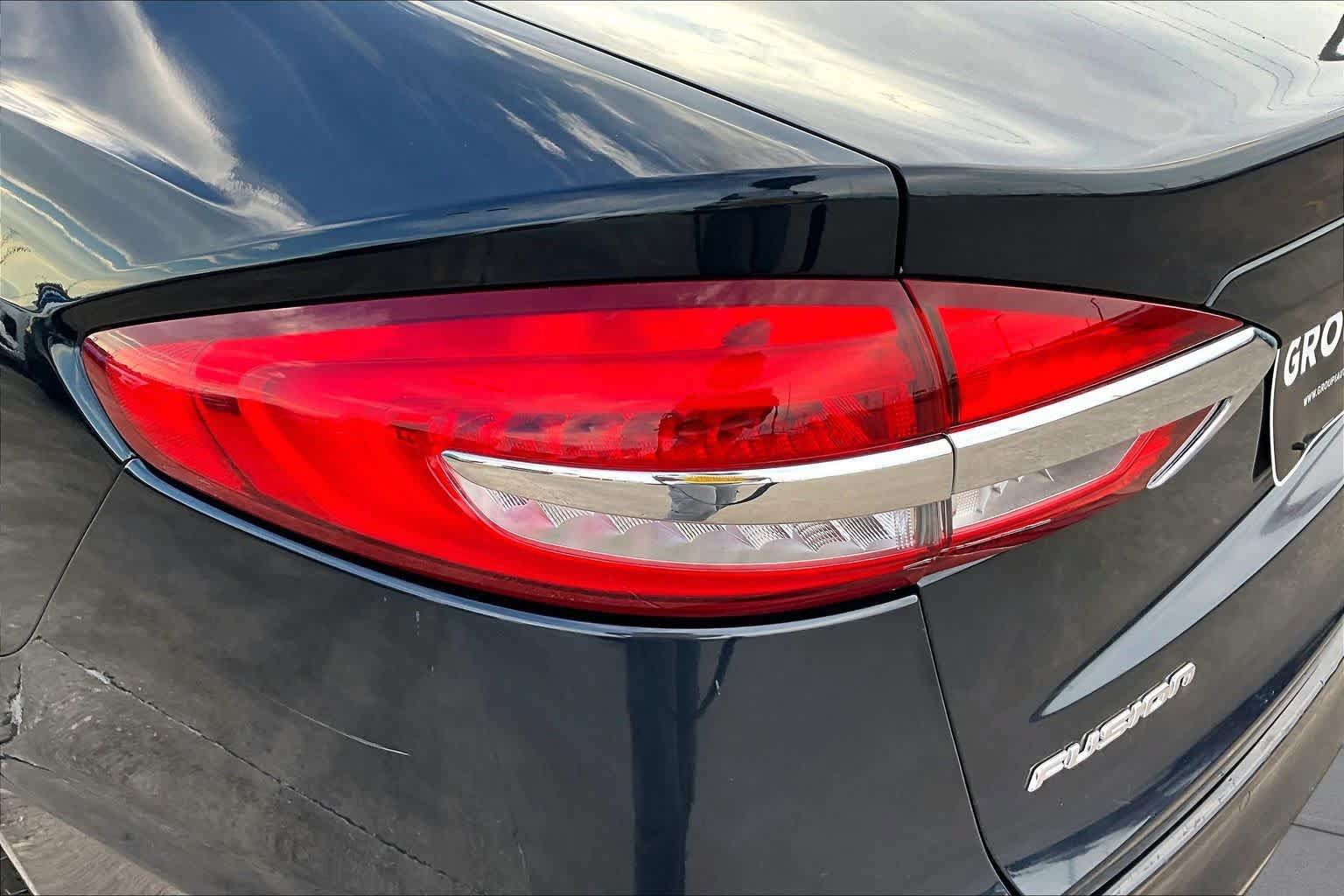 Used 2020 Ford Fusion SE FWD image 29