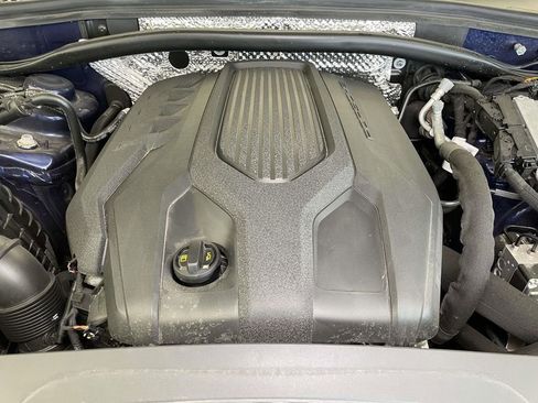 Certified 2025 Porsche Macan AWD/4WD image 24