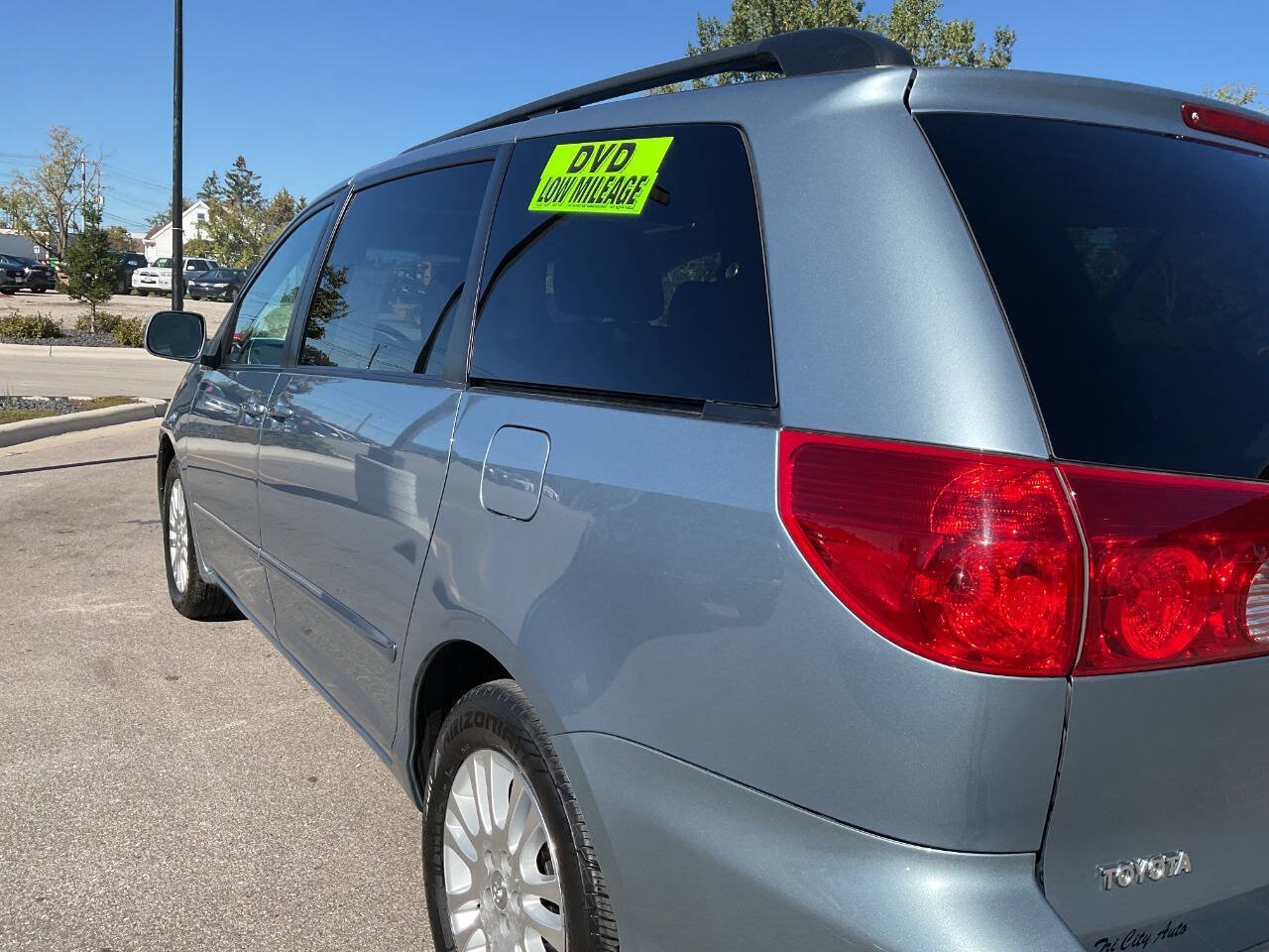 Used 2010 Toyota Sienna XLE w/ Towing Prep Pkg FWD image 5