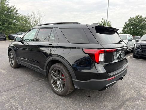 Used 2025 Ford Explorer ST-Line w/ ST-Line Street Pack AWD/4WD image 4
