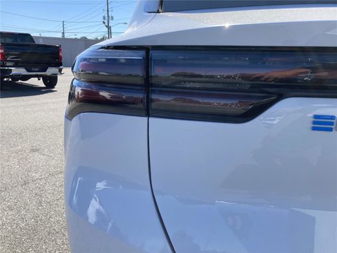 New 2026 Chevrolet Equinox EV LT image 10