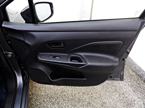 Used 2020 Nissan Versa S FWD image 11