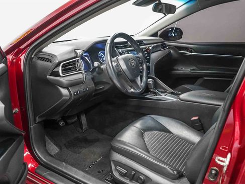 Used 2018 Toyota Camry SE image 17