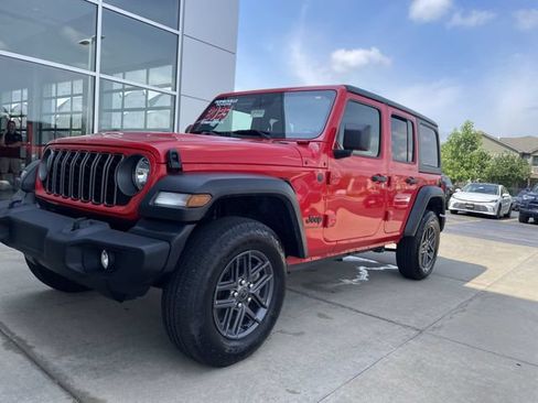 Used 2025 Jeep Wrangler Unlimited Sport AWD/4WD image 12