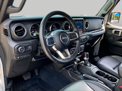 Used 2023 Jeep Wrangler Unlimited Sahara w/ Cold Weather Group AWD/4WD image 18