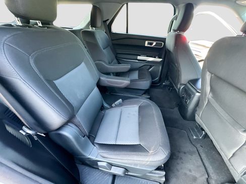 Used 2023 Ford Explorer XLT AWD/4WD image 28