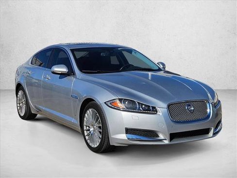 Used 2012 Jaguar XF image 3