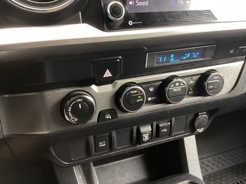 Used 2022 Toyota Tacoma SR5 AWD/4WD image 18