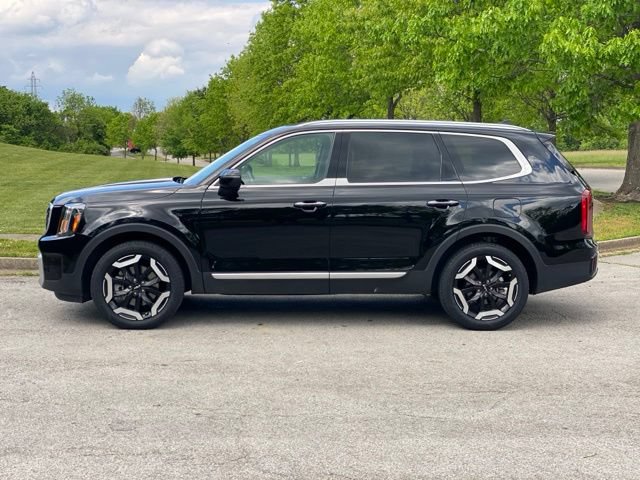 Used 2025 Kia Telluride S FWD image 4