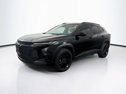 Used 2025 Chevrolet Trax ACTIV FWD image 3