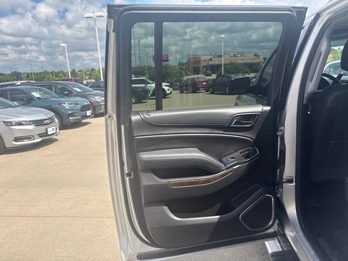Used 2017 Chevrolet Suburban LT w/ LT Signature Package AWD/4WD image 44