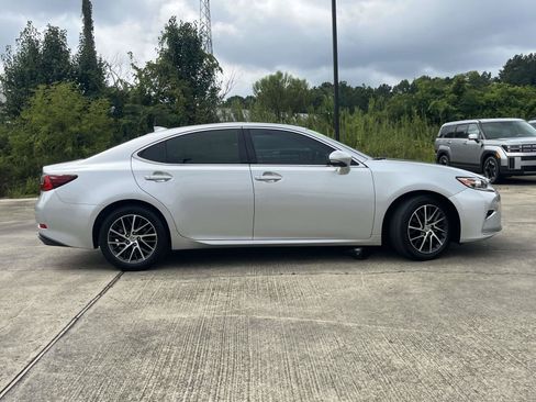 Used 2016 Lexus ES 350 w/ Luxury Package w/Wood Trim FWD image 2