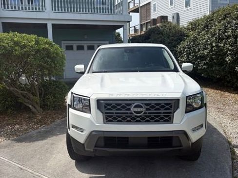 Used 2022 Nissan Frontier SV RWD image 1