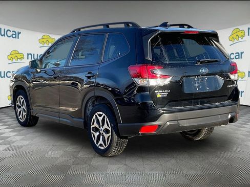 Used 2023 Subaru Forester Premium image 4