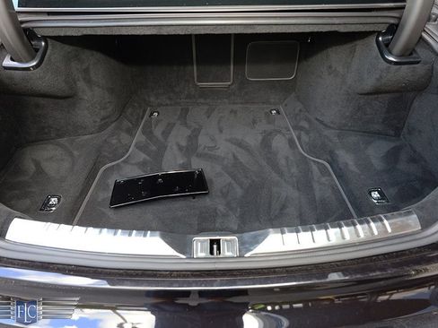 Used 2022 Bentley Flying Spur V8 image 32