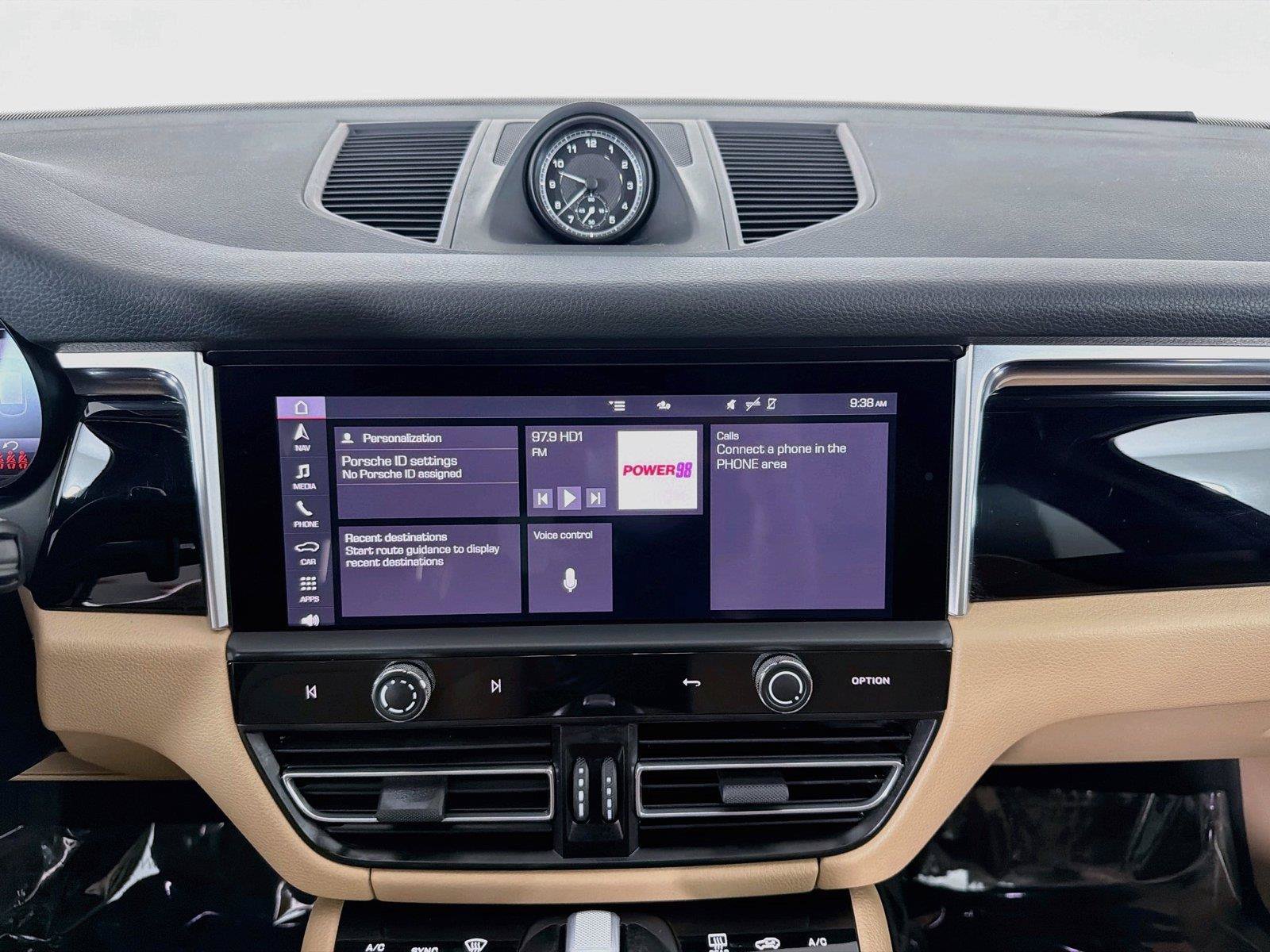 Certified 2023 Porsche Macan AWD/4WD image 19