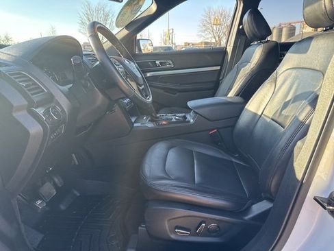 Used 2018 Ford Explorer XLT w/ Equipment Group 202A AWD/4WD image 8