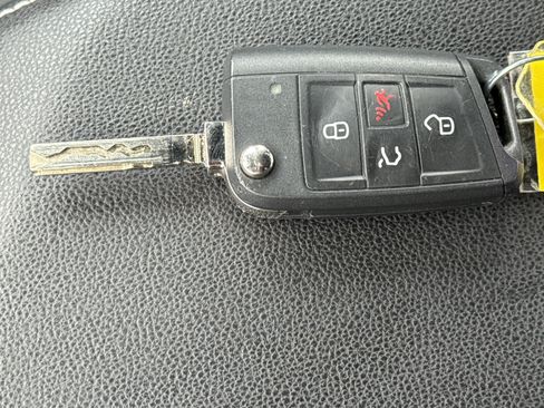 Used 2025 Volkswagen Jetta Sport image 34