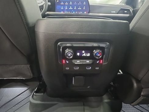 Used 2025 Chevrolet Suburban High Country AWD/4WD image 26