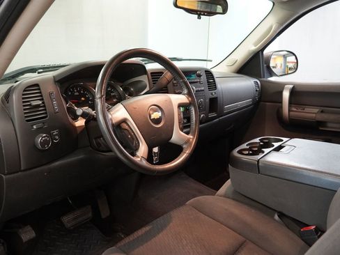 Used 2009 Chevrolet Silverado 1500 LT w/ Power Pack Plus AWD/4WD image 6
