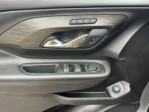 Used 2024 GMC Terrain SLT image 10