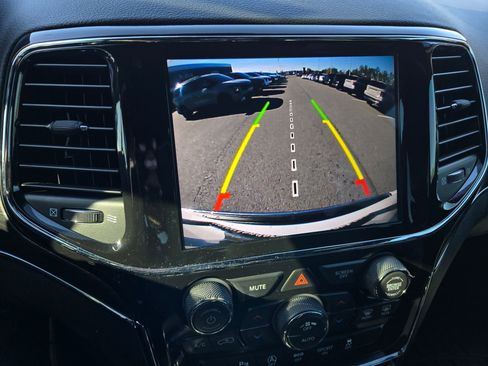 Used 2021 Jeep Grand Cherokee Limited w/ Luxury Group II image 28