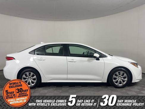 Used 2025 Toyota Corolla LE image 3