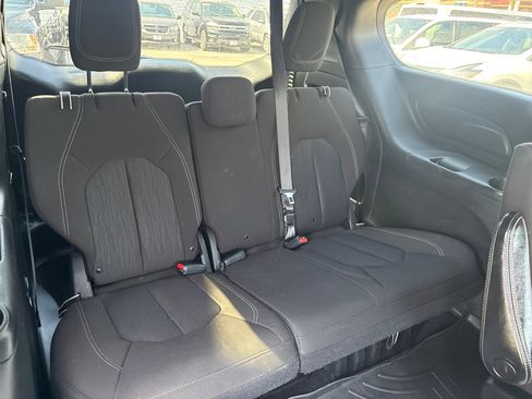 Used 2020 Chrysler Pacifica Touring w/ S Appearance Package FWD image 19