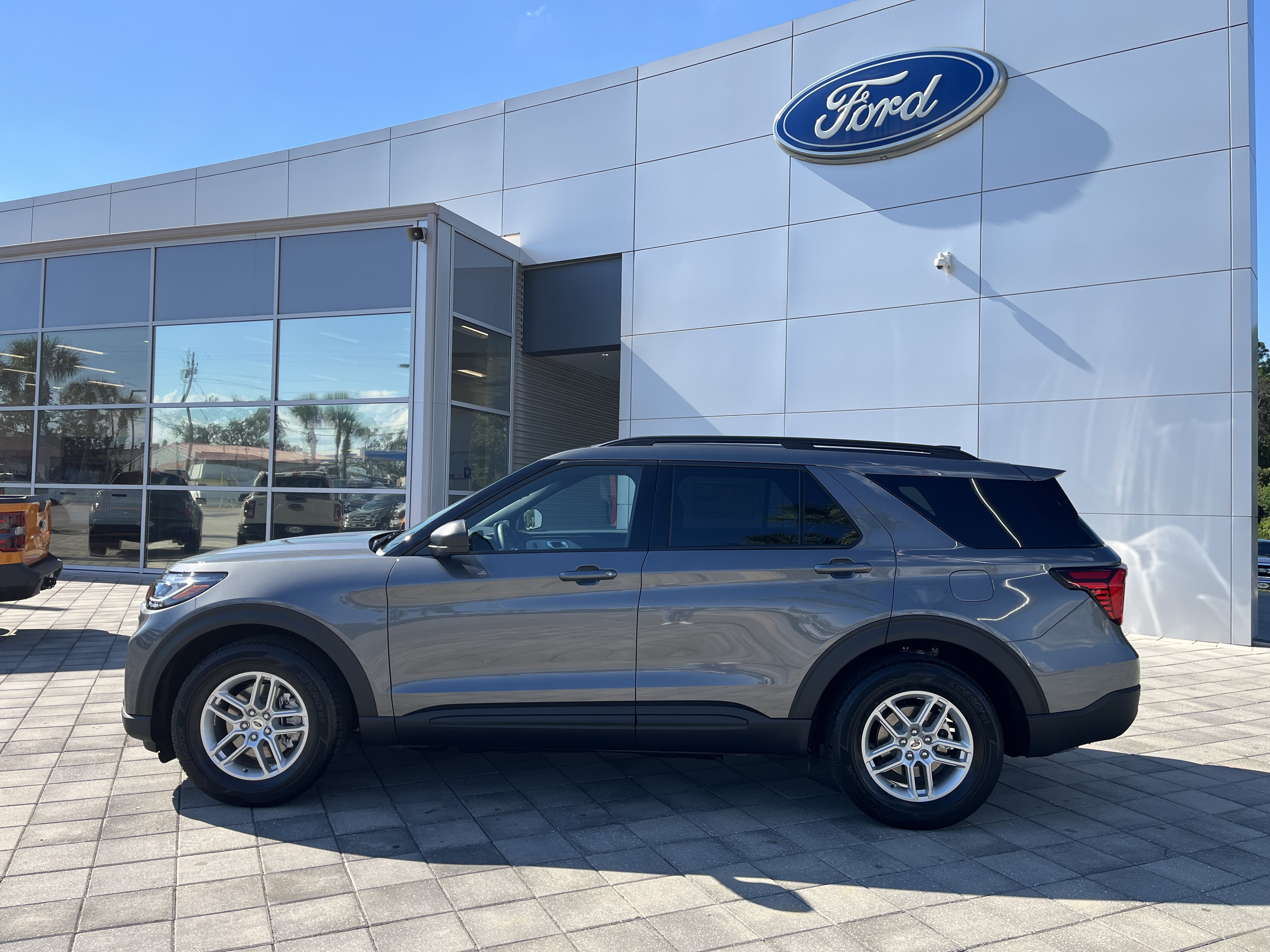New 2027 Ford Explorer Active RWD image 3