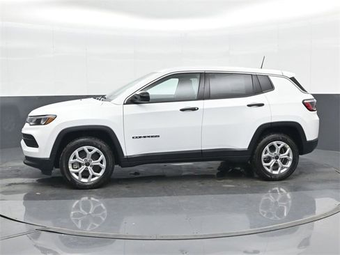 Used 2025 Jeep Compass Sport image 10