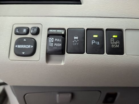 Used 2013 Toyota Sienna Limited w/ Premium Pkg image 28