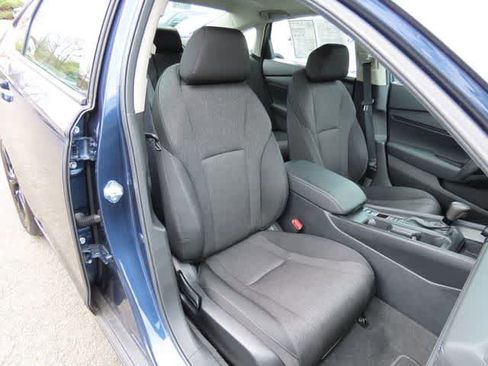 Certified 2025 Honda Accord SE image 15