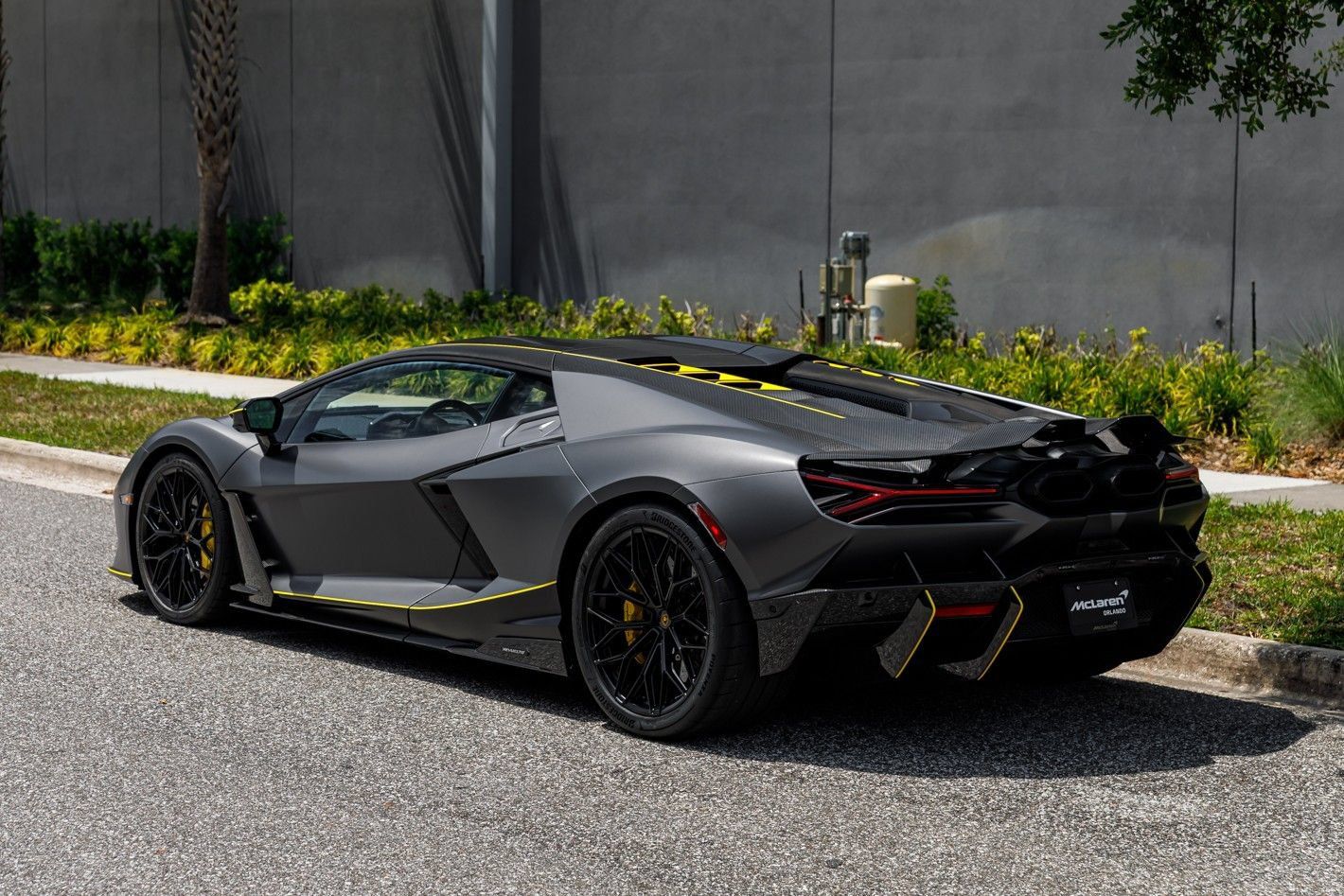 Used 2025 Lamborghini Revuelto AWD/4WD image 32