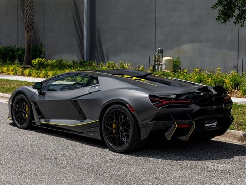 Used 2025 Lamborghini Revuelto AWD/4WD image 32