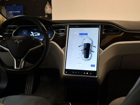 Used 2013 Tesla Model S image 5