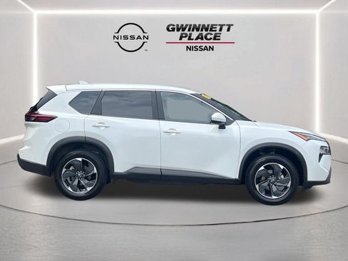 Used 2025 Nissan Rogue SV AWD/4WD image 26
