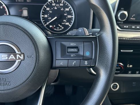 Used 2022 Nissan Rogue SV FWD image 13
