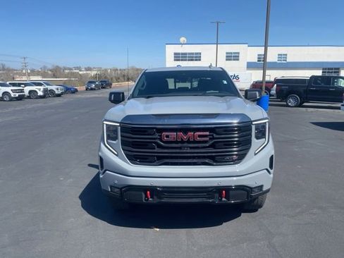 Used 2024 GMC Sierra 1500 AT4 w/ Technology Package image 9