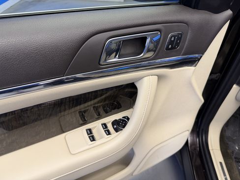 Used 2014 Lincoln MKS w/ Equipment Group 101A FWD image 10