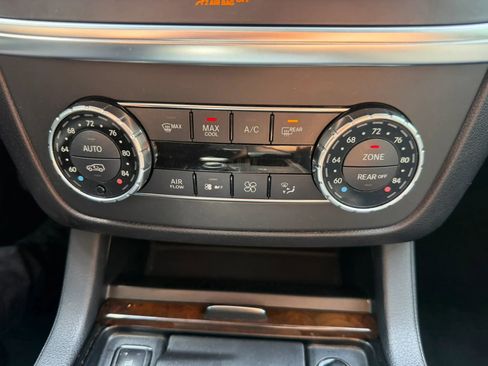 Used 2015 Mercedes-Benz GL 550 4MATIC image 19